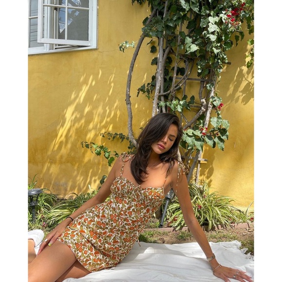 Réalisation Par Devon Dress in 70s Floral - Picture 3 of 9